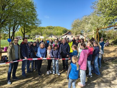Eröffnung - Flatterband wird durchtrennt